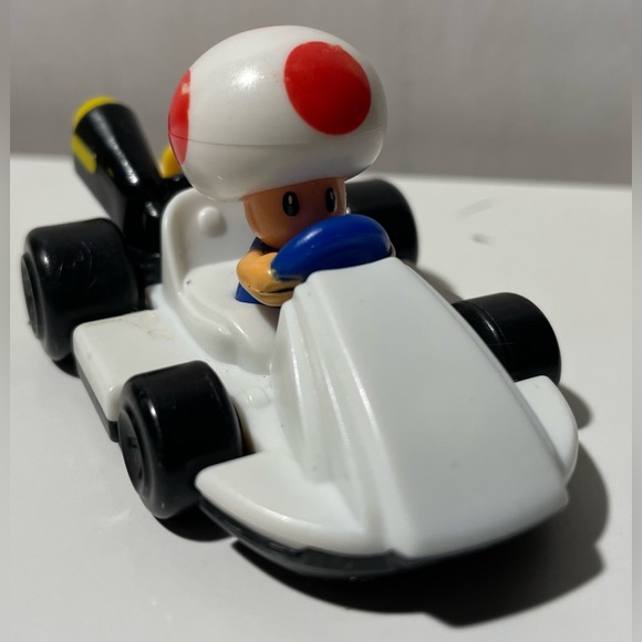 Super MARIO KART Toad NINTENDO 2014 McDonald's MUSHROOM CAR RACER Happy Meal Toy - Picture 2 of 6
